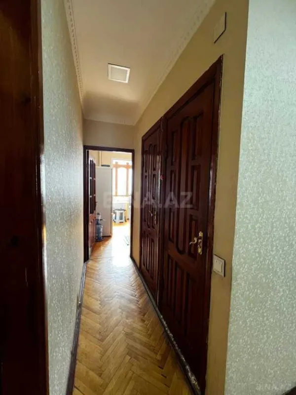 Satılır 4 otaqlı mənzil 130 m²
