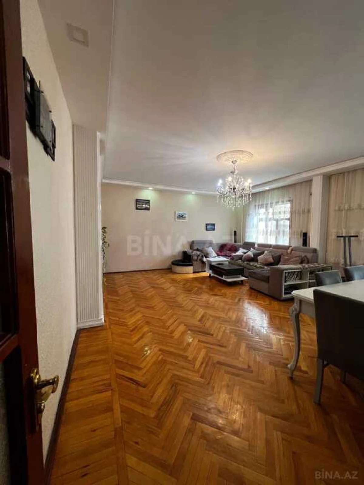 Satılır 4 otaqlı mənzil 130 m²
