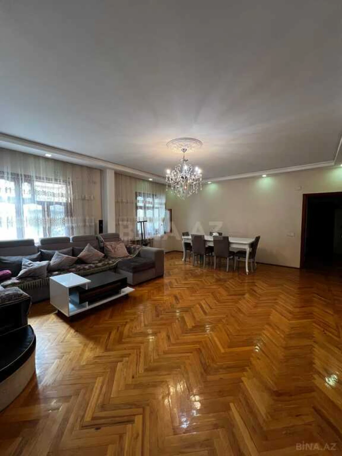 Satılır 4 otaqlı mənzil 130 m²