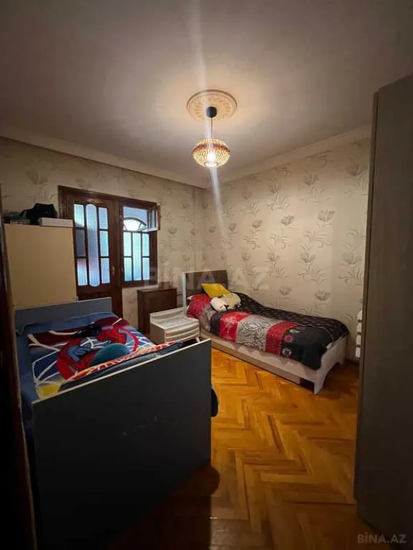 Satılır 4 otaqlı mənzil 130 m²