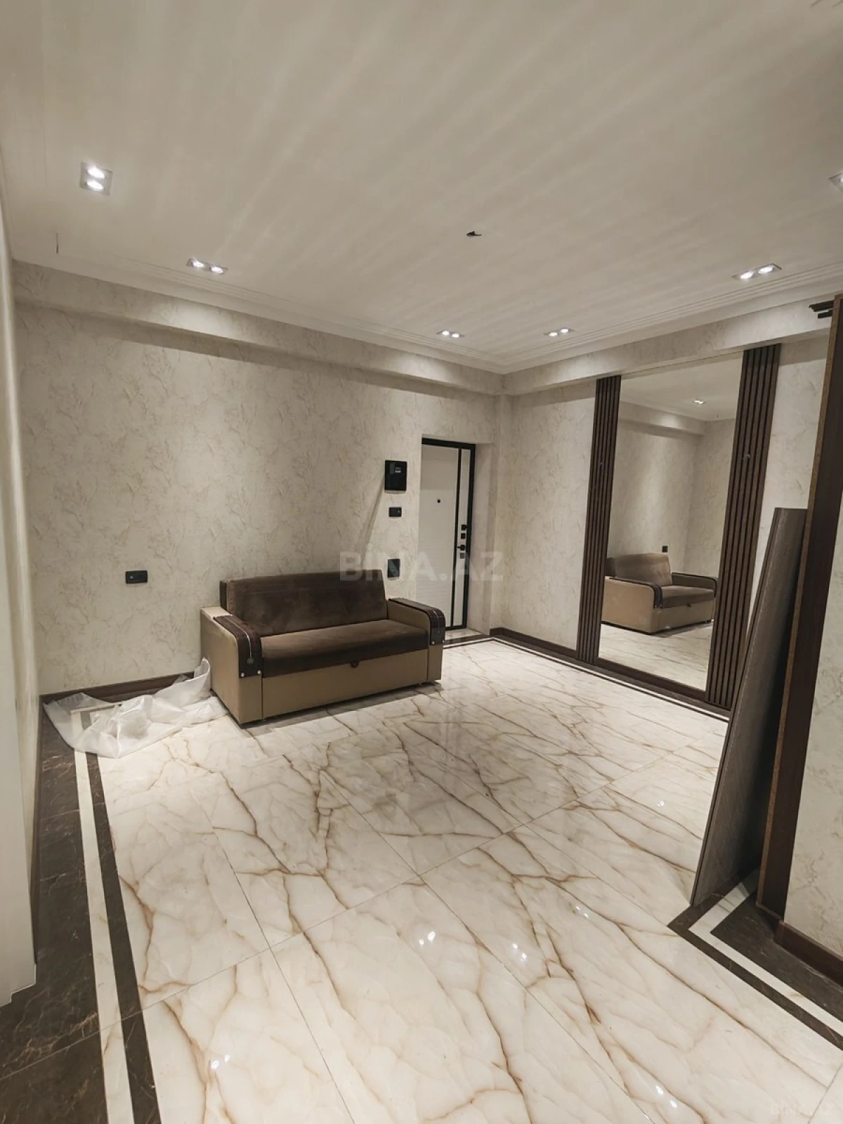 Satılır 3 otaqlı mənzil 165 m²