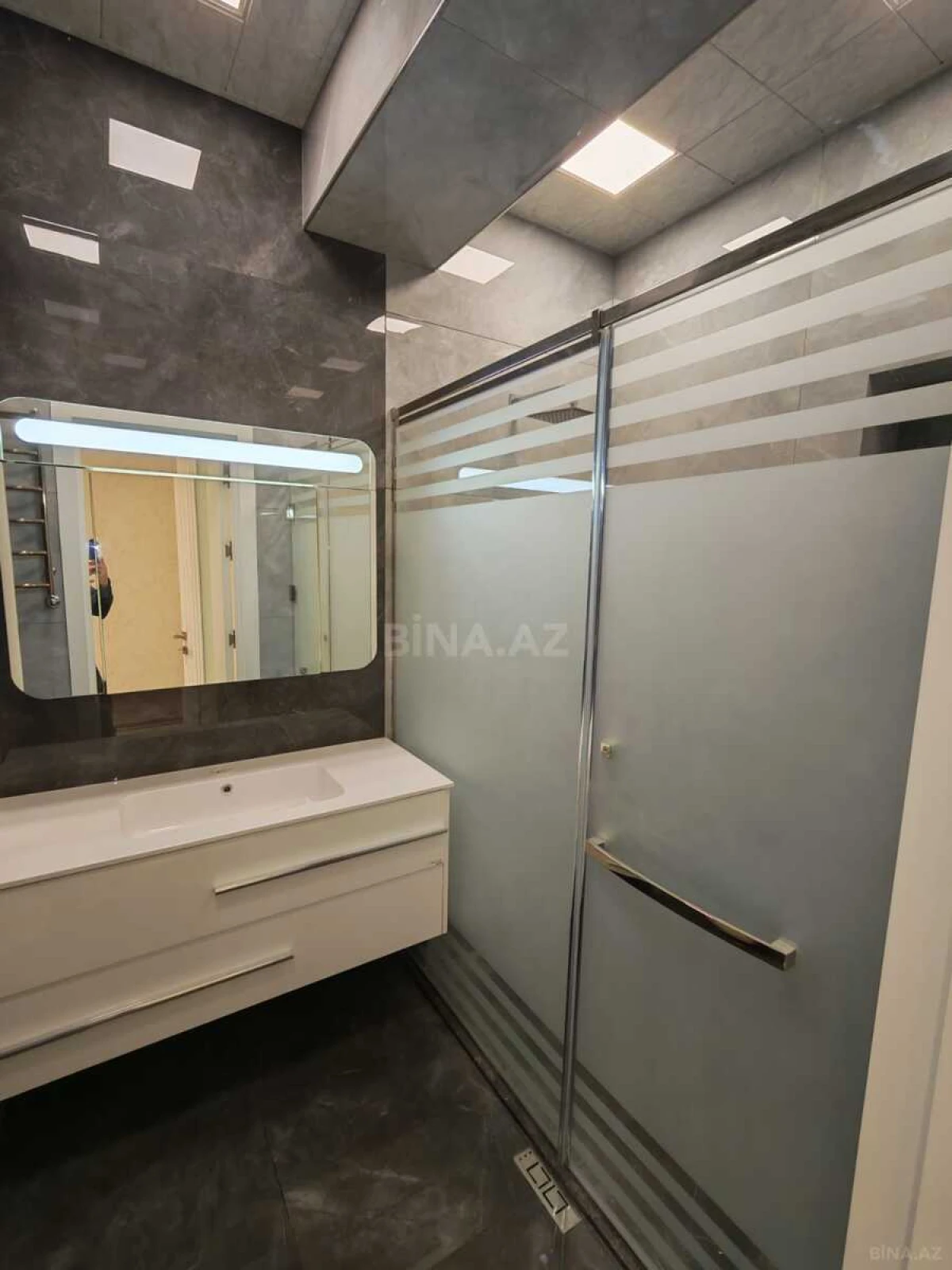 Satılır 3 otaqlı mənzil 165 m²