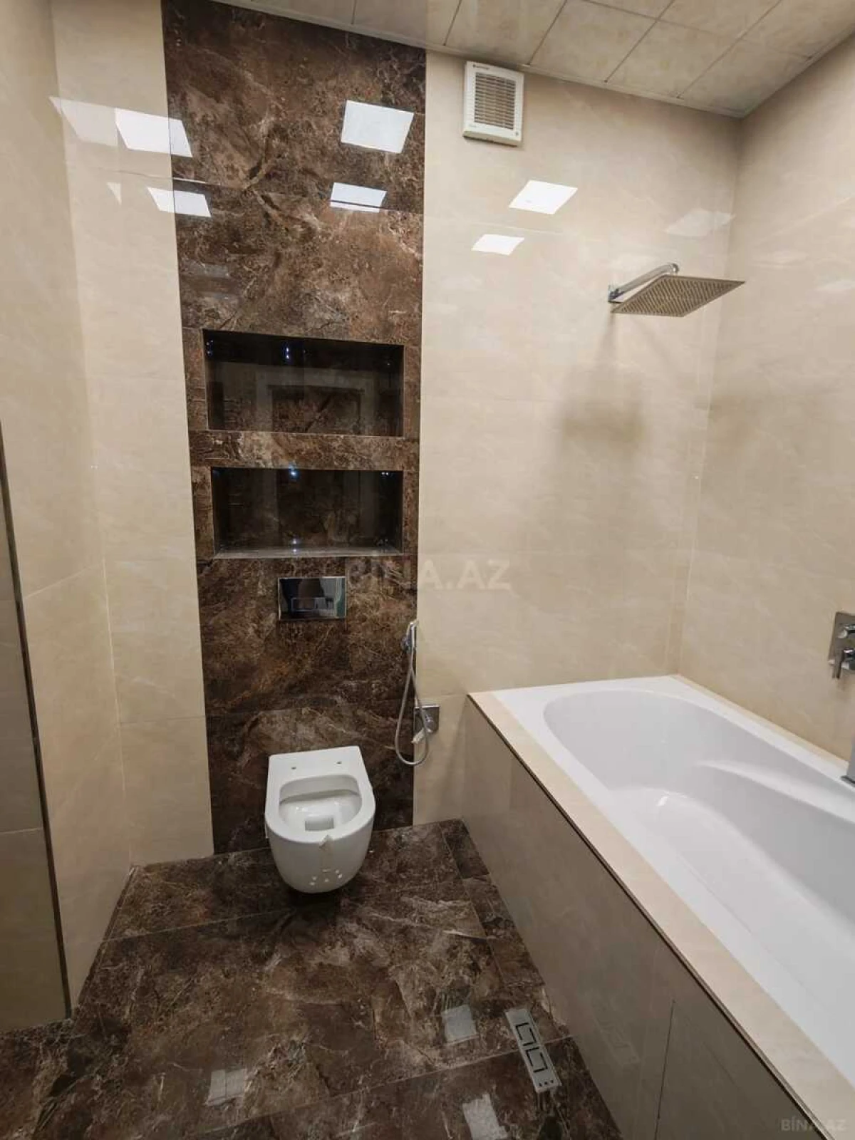 Satılır 3 otaqlı mənzil 165 m²
