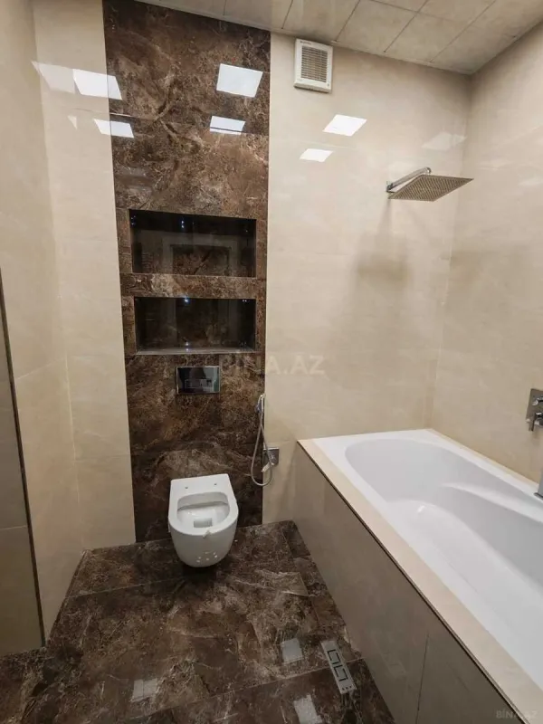 Satılır 3 otaqlı mənzil 165 m²