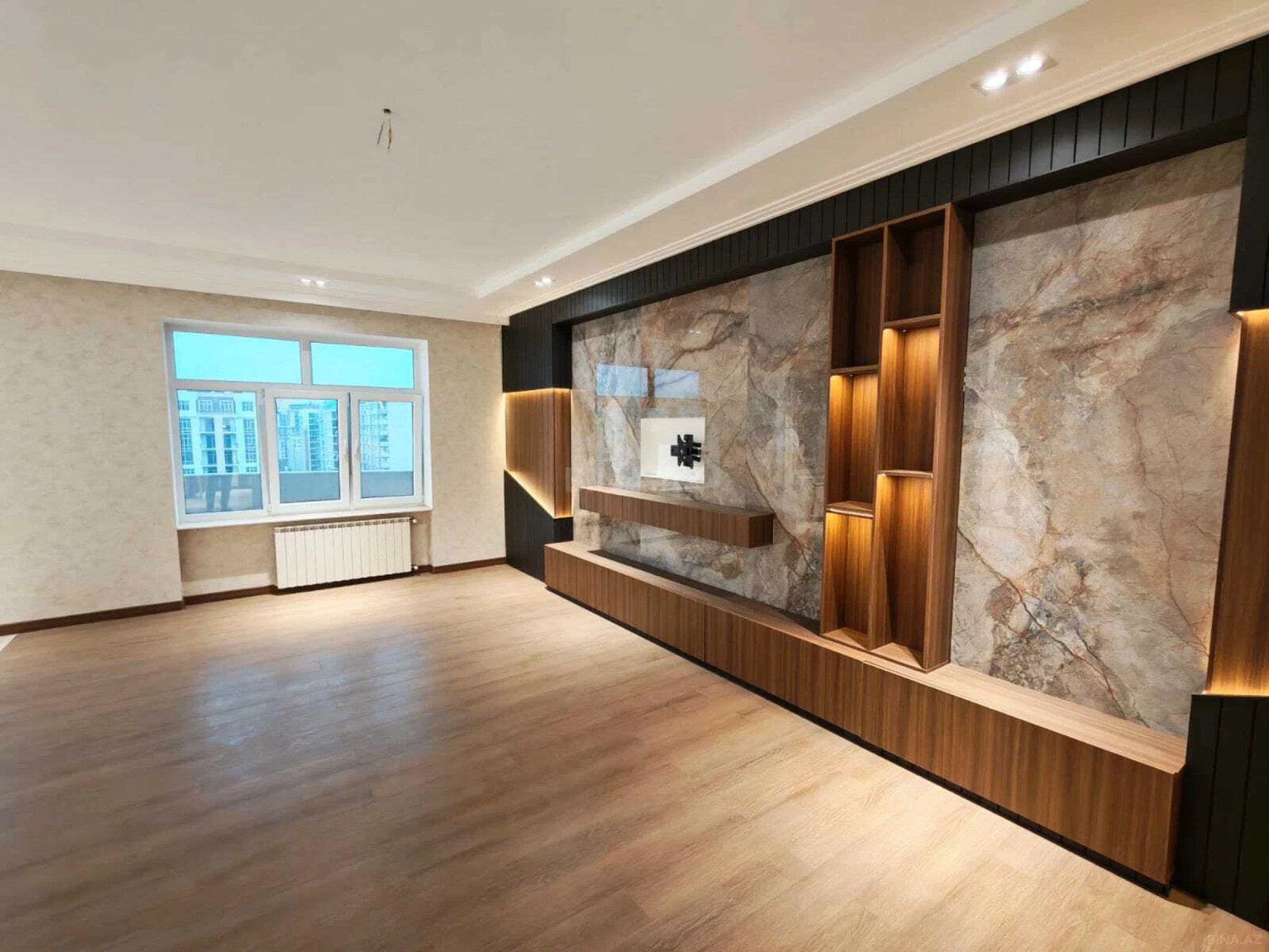 Satılır 3 otaqlı mənzil 165 m²