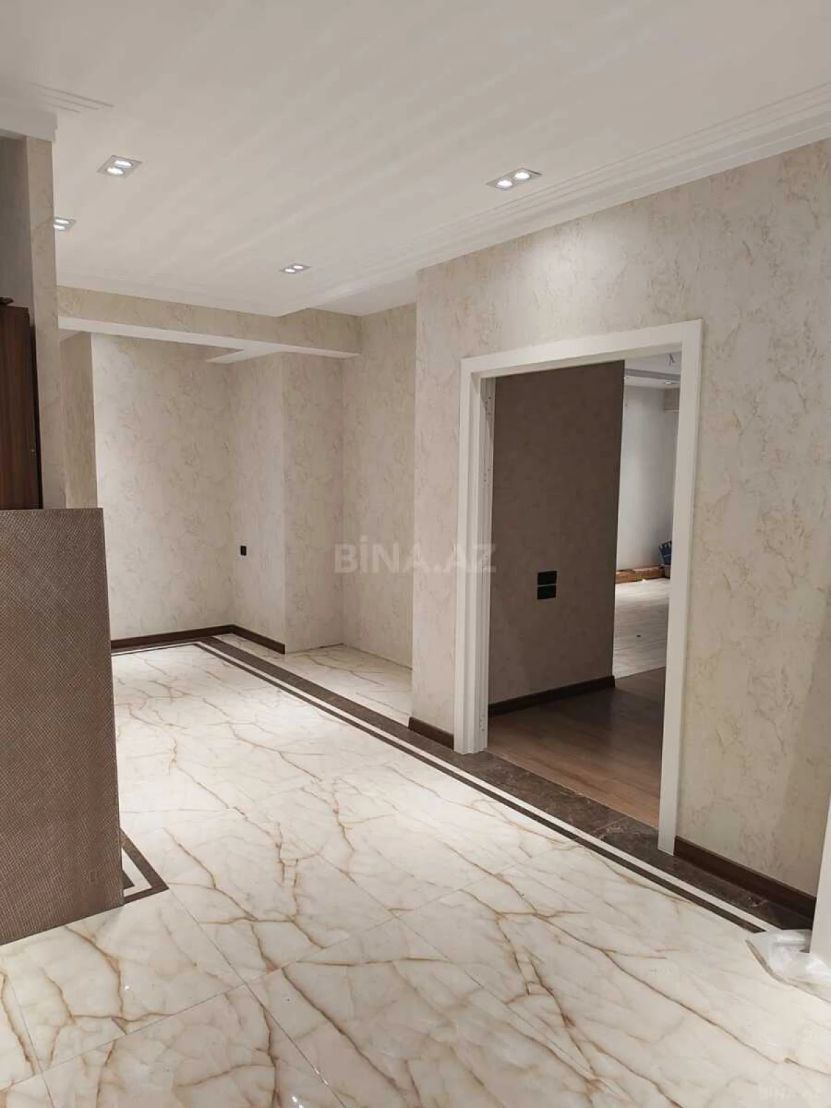 Satılır 3 otaqlı mənzil 165 m²