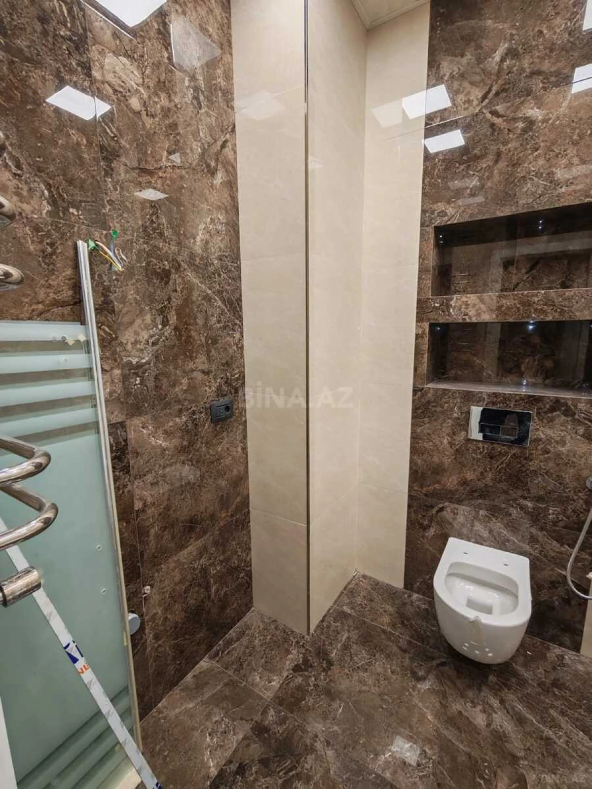 Satılır 3 otaqlı mənzil 165 m²