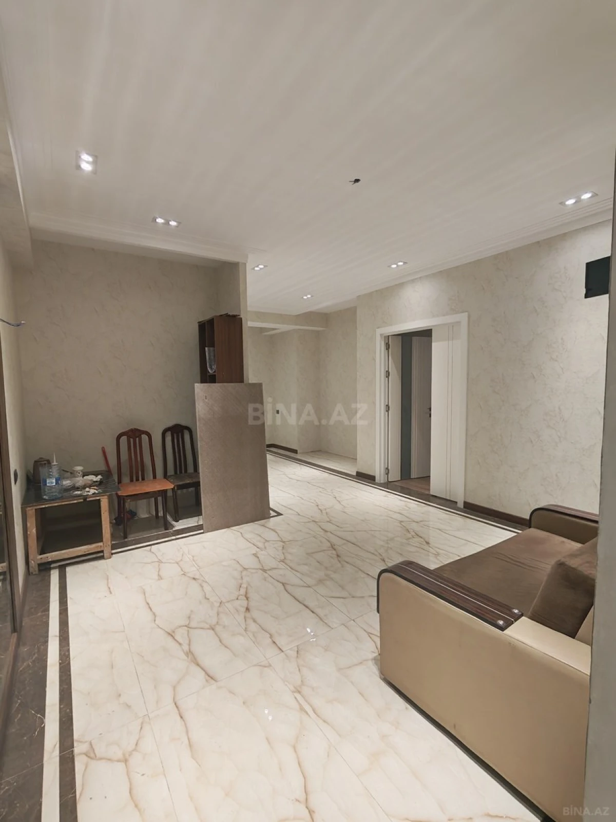 Satılır 3 otaqlı mənzil 165 m²