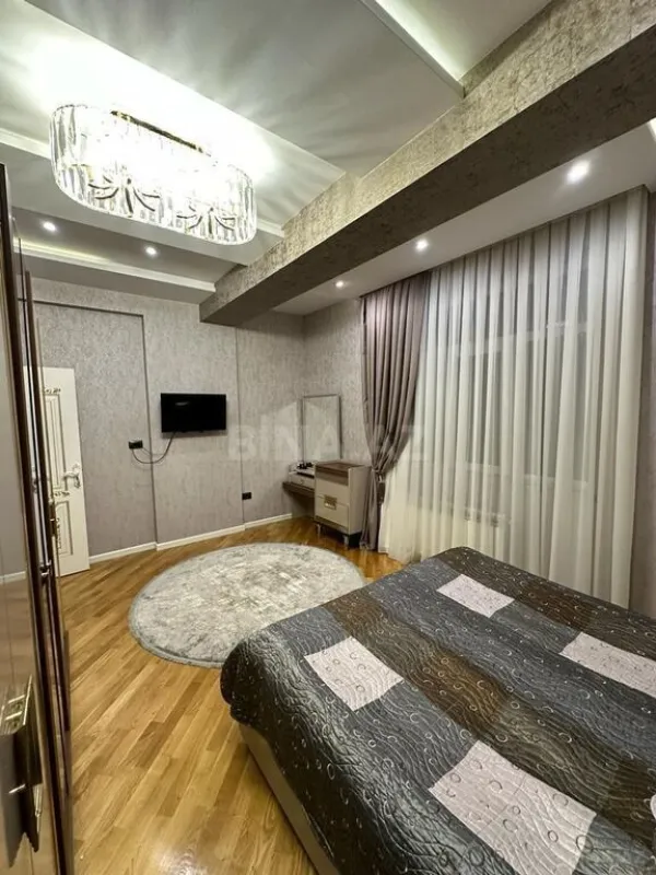 Satılır 3 otaqlı mənzil 124 m²