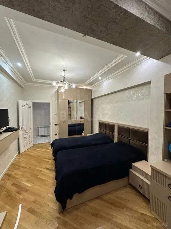 Satılır 3 otaqlı mənzil 124 m²