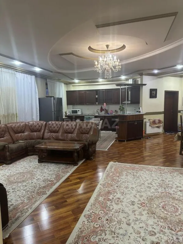 Satılır 4 otaqlı mənzil 183 m²