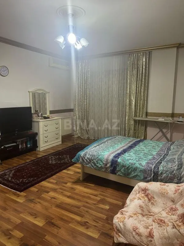 Satılır 4 otaqlı mənzil 183 m²