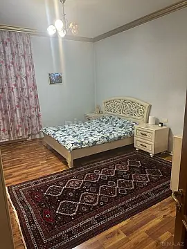 Satılır 4 otaqlı mənzil 183 m²