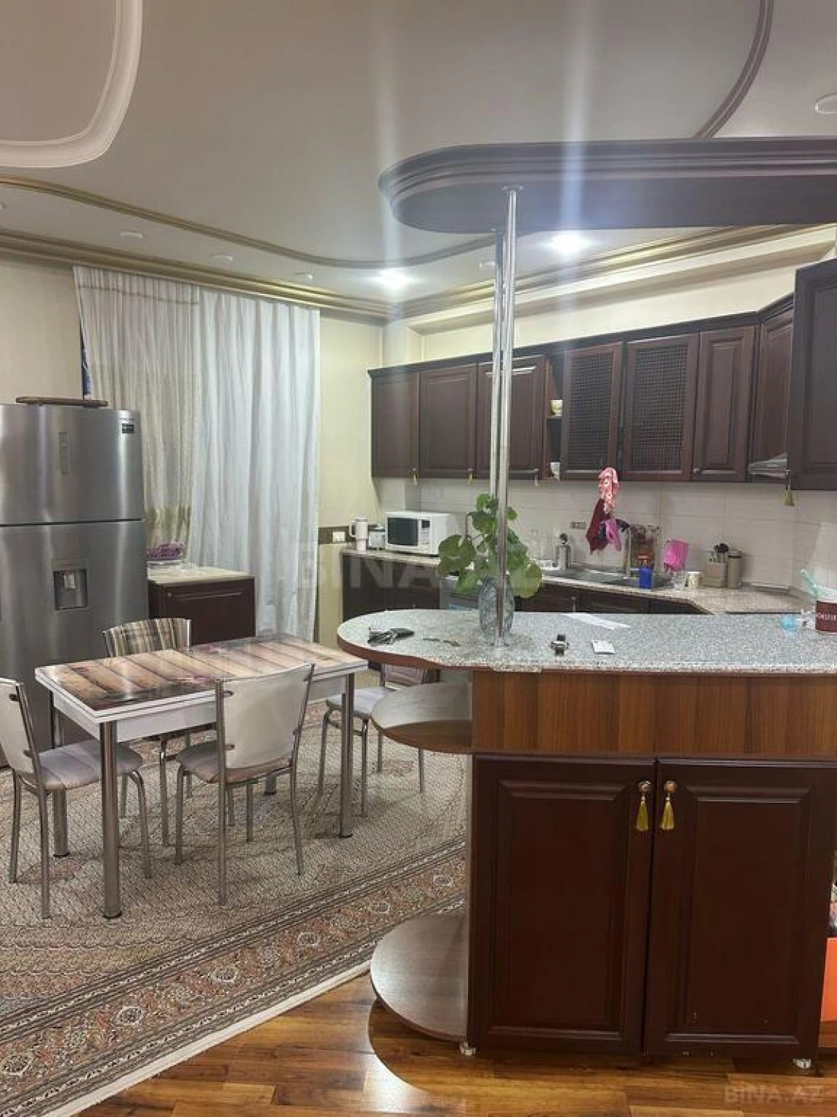 Satılır 4 otaqlı mənzil 183 m²