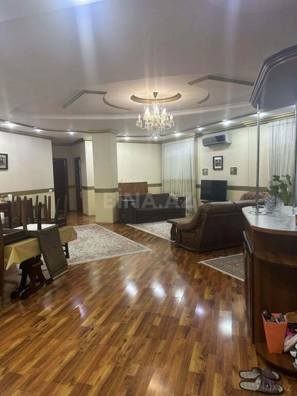 Satılır 4 otaqlı mənzil 183 m²