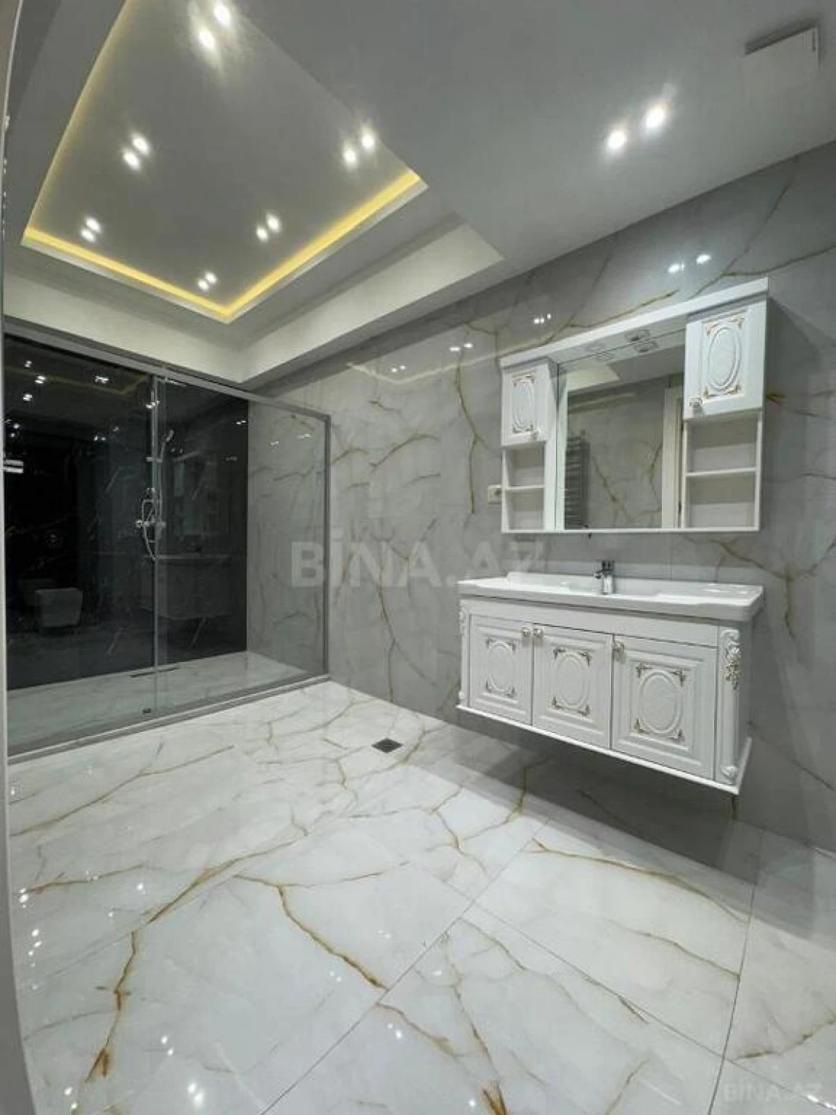 Satılır 4 otaqlı mənzil 220 m²