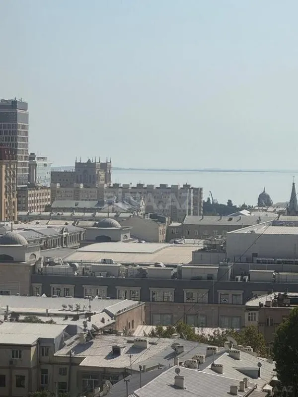 Satılır 4 otaqlı mənzil 220 m²