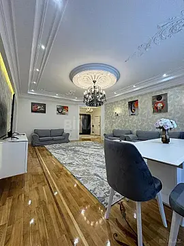 Satılır 4 otaqlı mənzil 220 m²