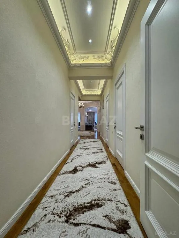 Satılır 4 otaqlı mənzil 220 m²