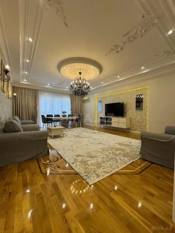 Satılır 4 otaqlı mənzil 220 m²