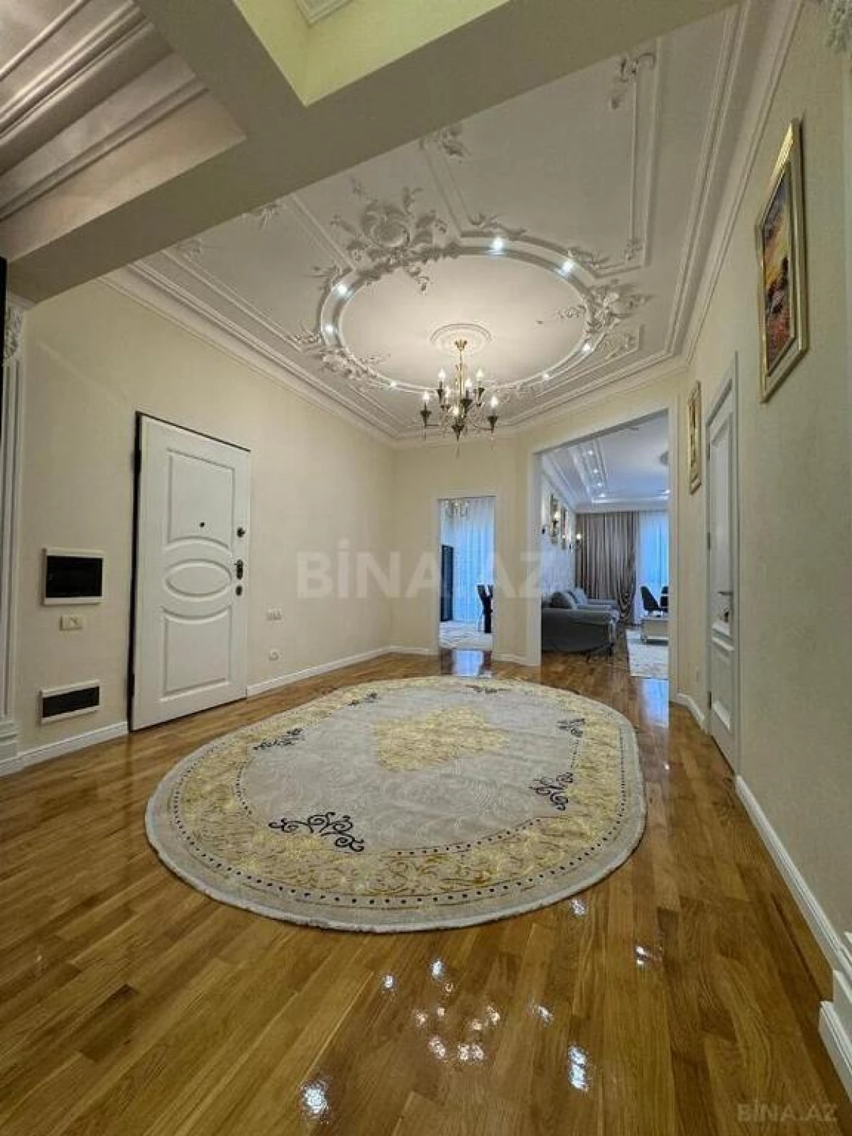 Satılır 4 otaqlı mənzil 220 m²