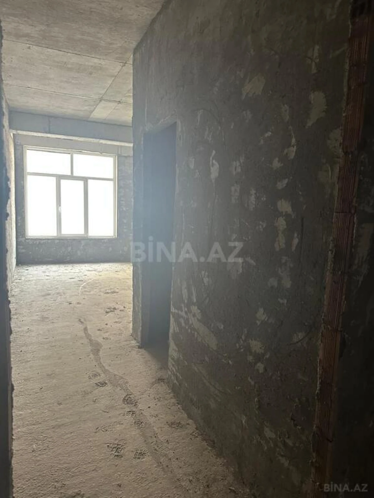 Satılır 3 otaqlı mənzil 137 m²