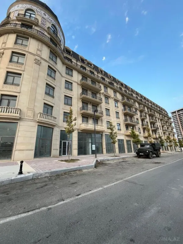 Satılır 3 otaqlı mənzil 137 m²