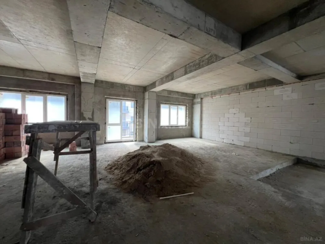 Satılır 3 otaqlı mənzil 137 m²