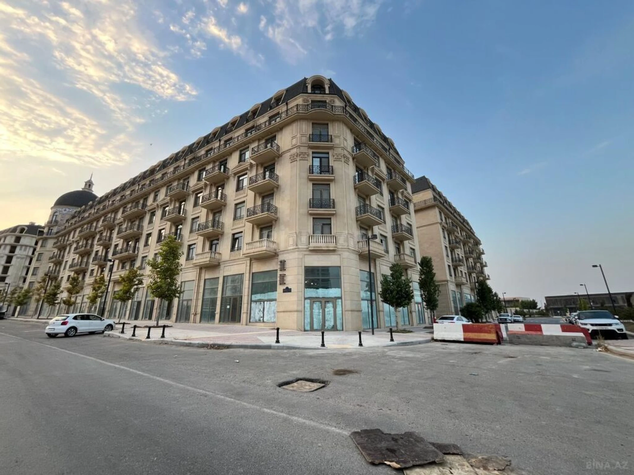 Satılır 3 otaqlı mənzil 137 m²