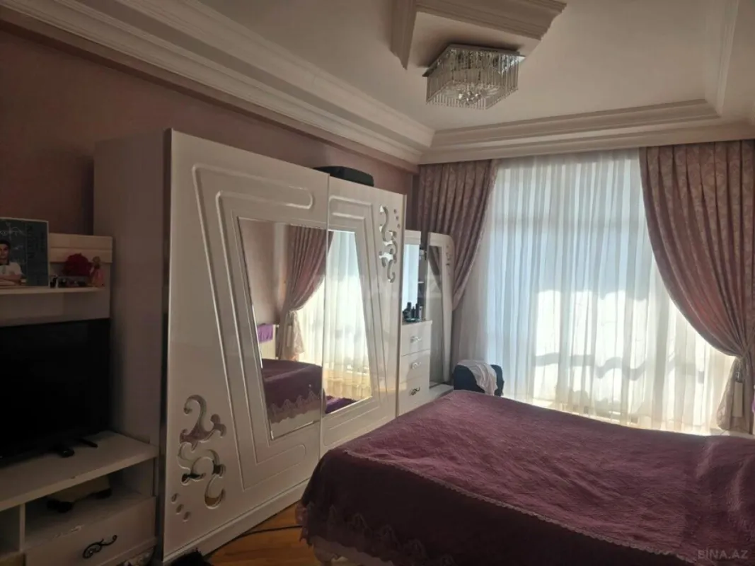 Satılır 3 otaqlı mənzil 130 m²