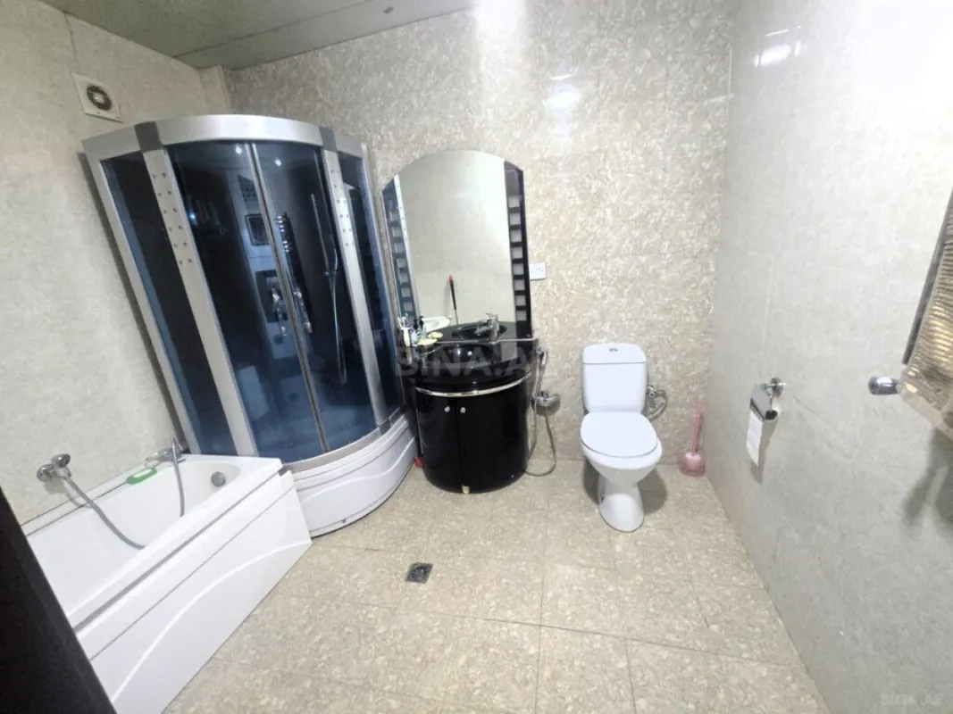 Satılır 3 otaqlı mənzil 130 m²