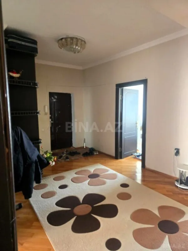 Satılır 3 otaqlı mənzil 130 m²