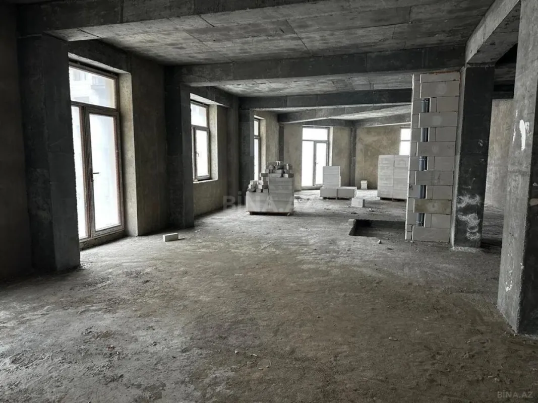 Satılır 4 otaqlı mənzil 209 m²