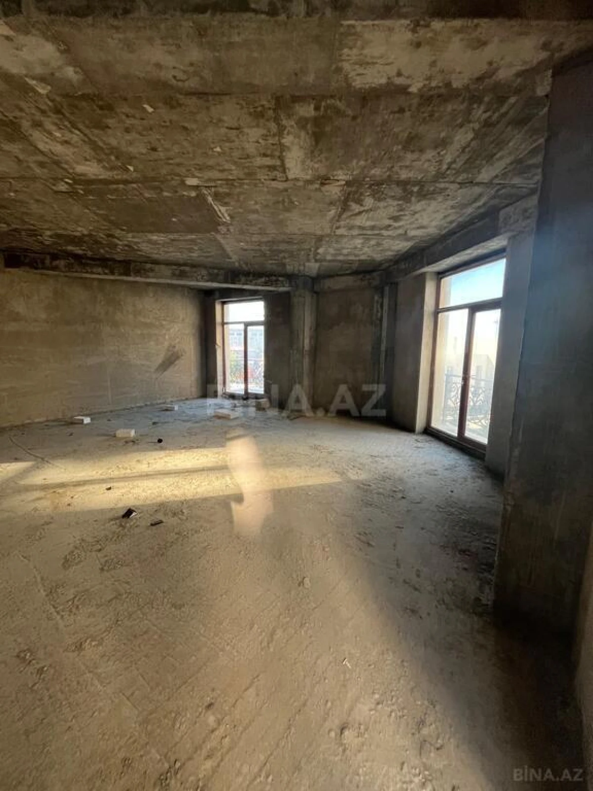 Satılır 4 otaqlı mənzil 209 m²