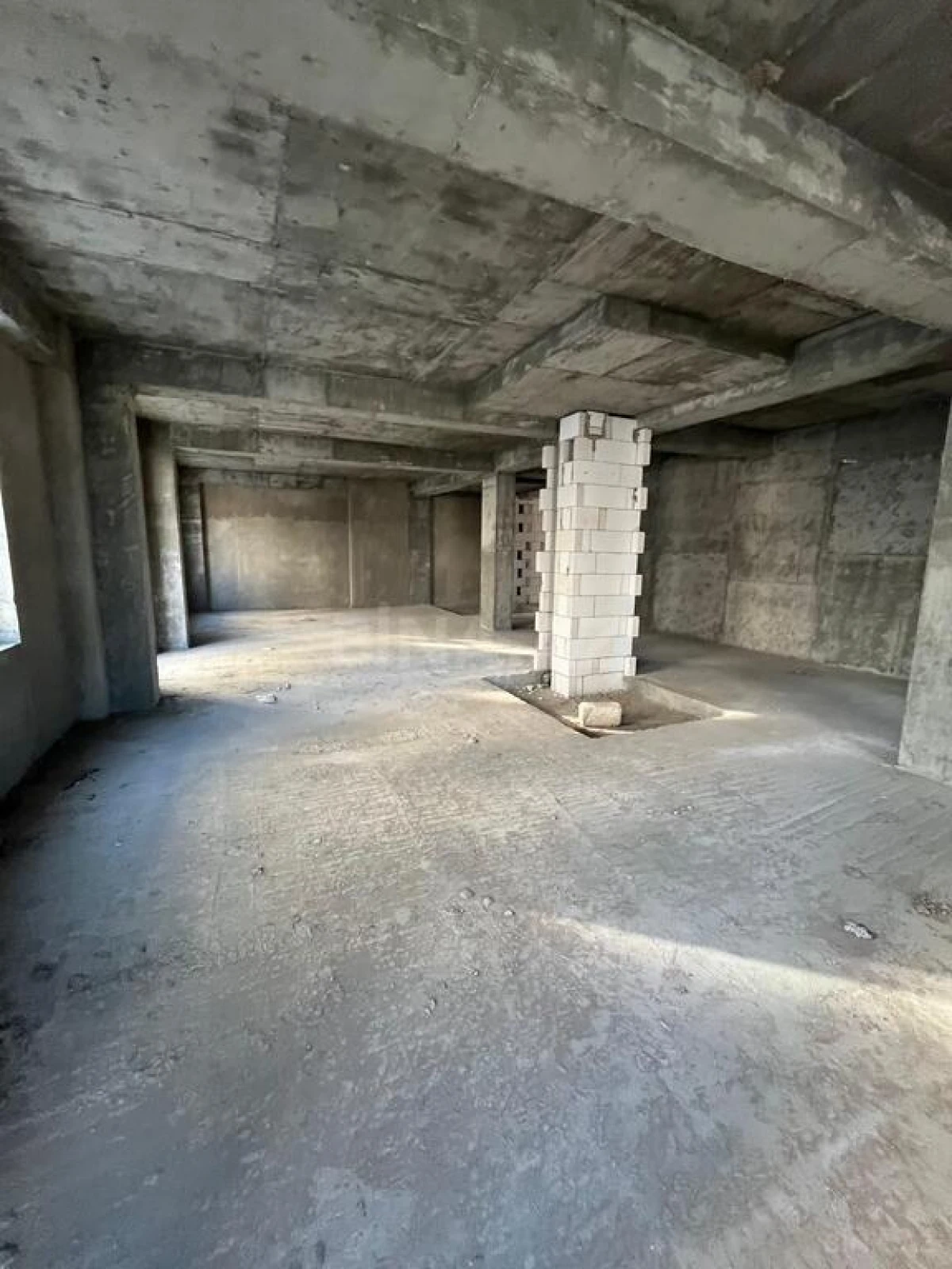 Satılır 4 otaqlı mənzil 209 m²