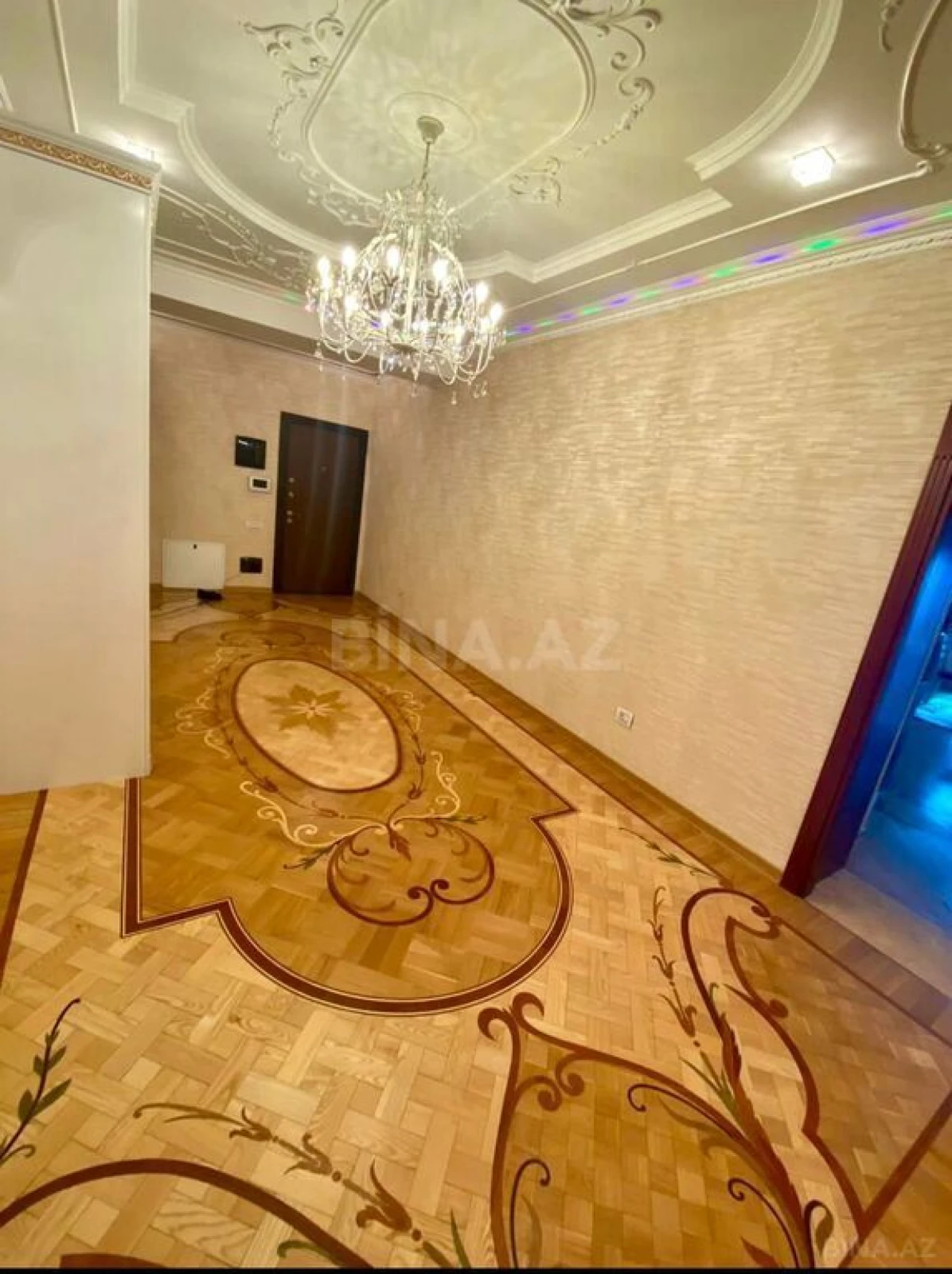 Satılır 3 otaqlı mənzil 220 m²