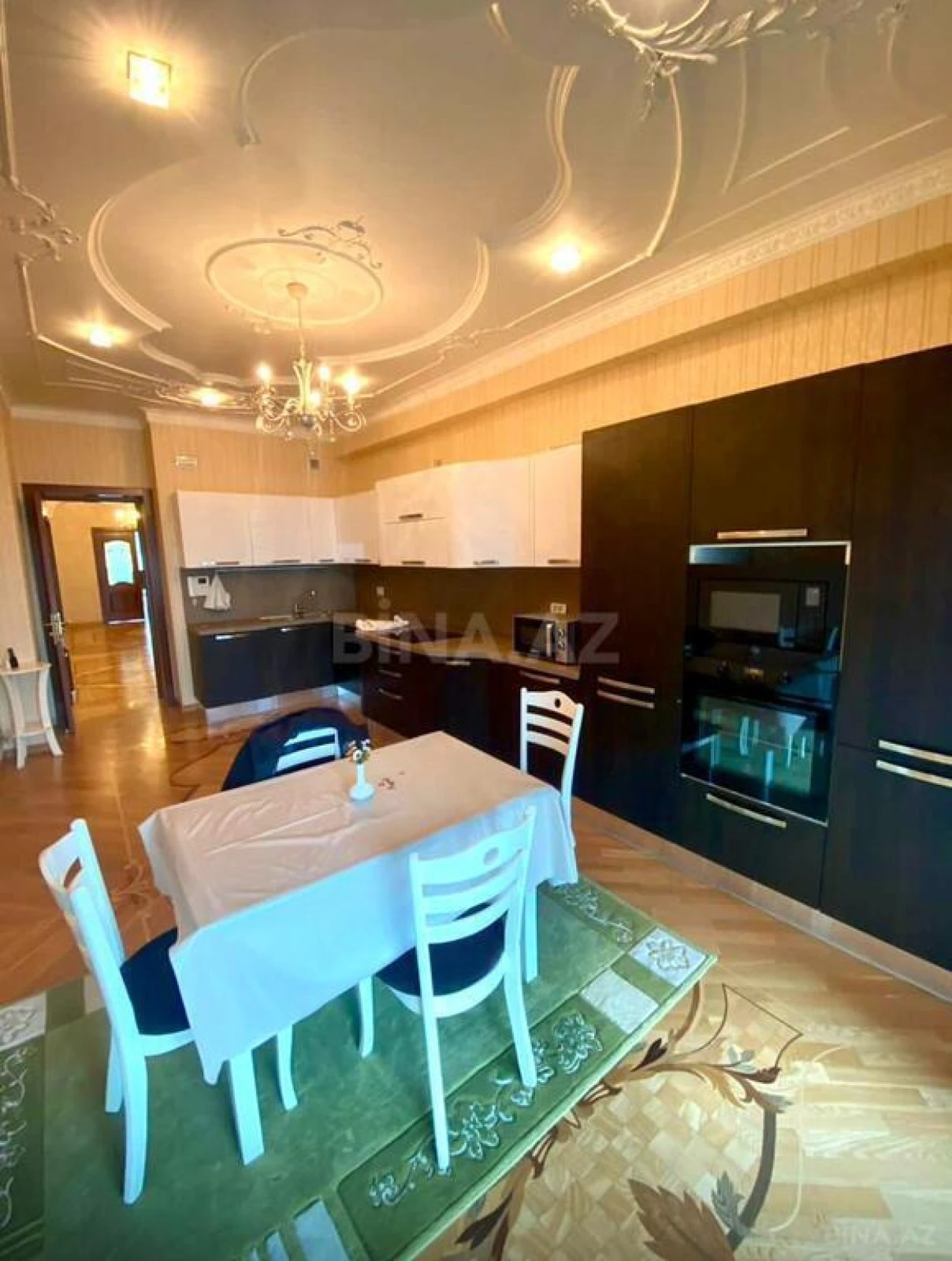 Satılır 3 otaqlı mənzil 220 m²