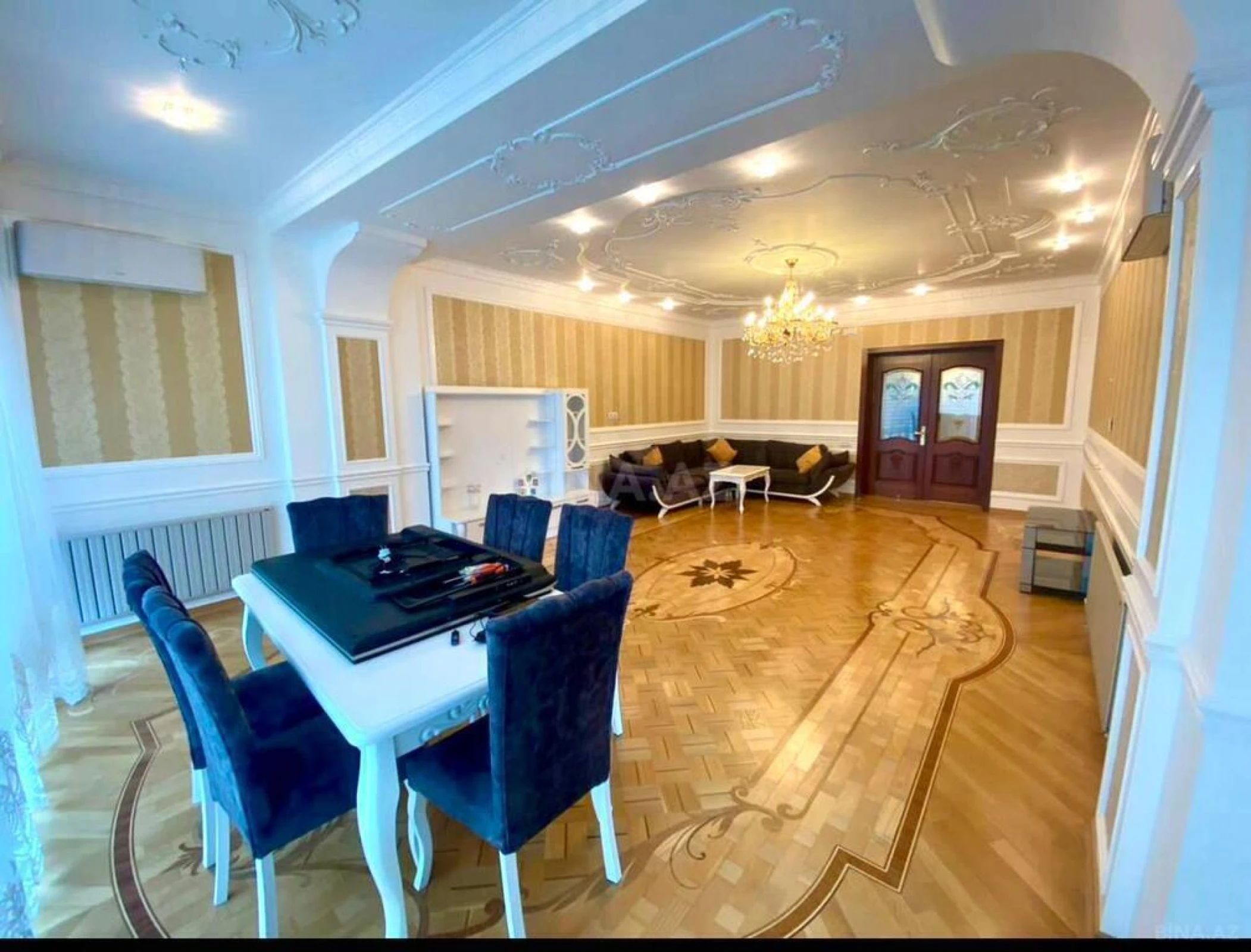 Satılır 3 otaqlı mənzil 220 m²