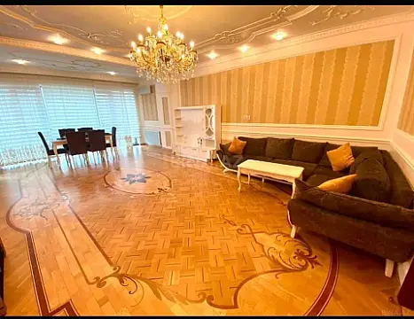 Satılır 3 otaqlı mənzil 220 m²
