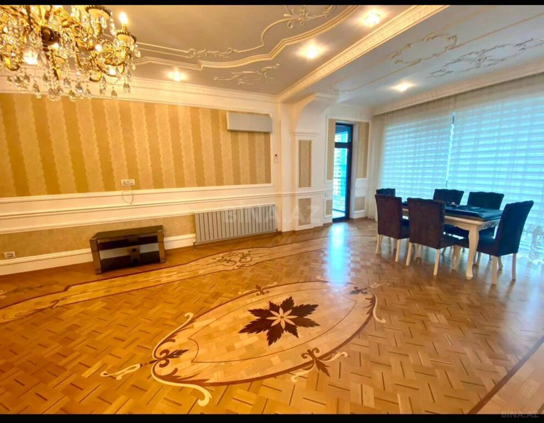 Satılır 3 otaqlı mənzil 220 m²