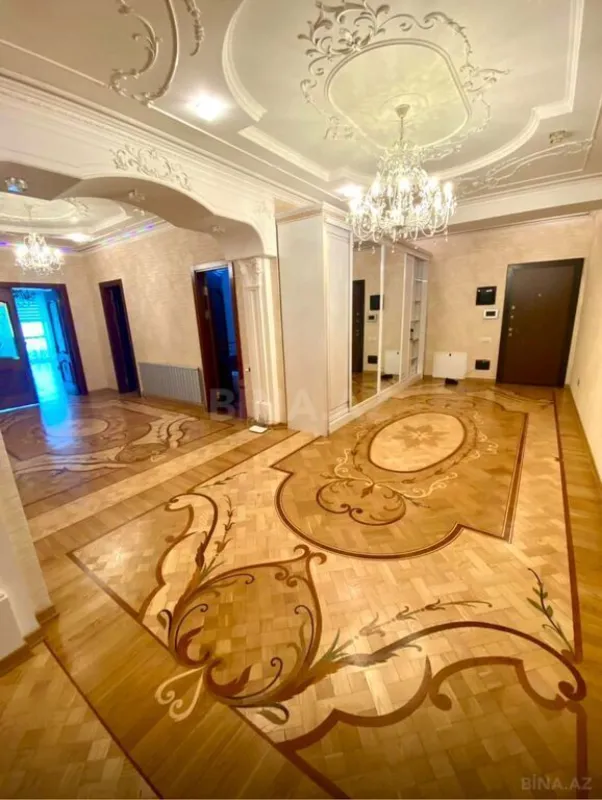 Satılır 3 otaqlı mənzil 220 m²