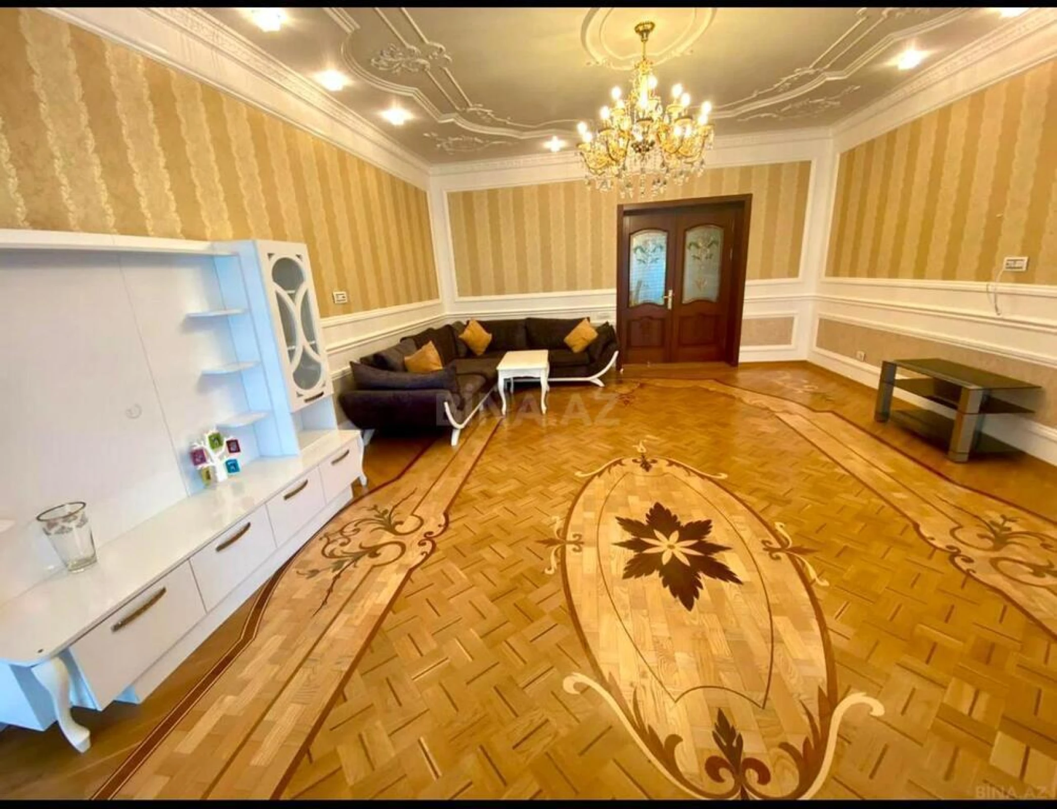 Satılır 3 otaqlı mənzil 220 m²