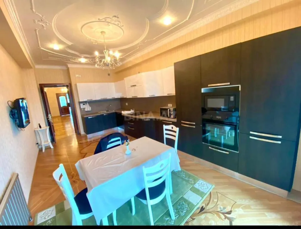 Satılır 3 otaqlı mənzil 220 m²