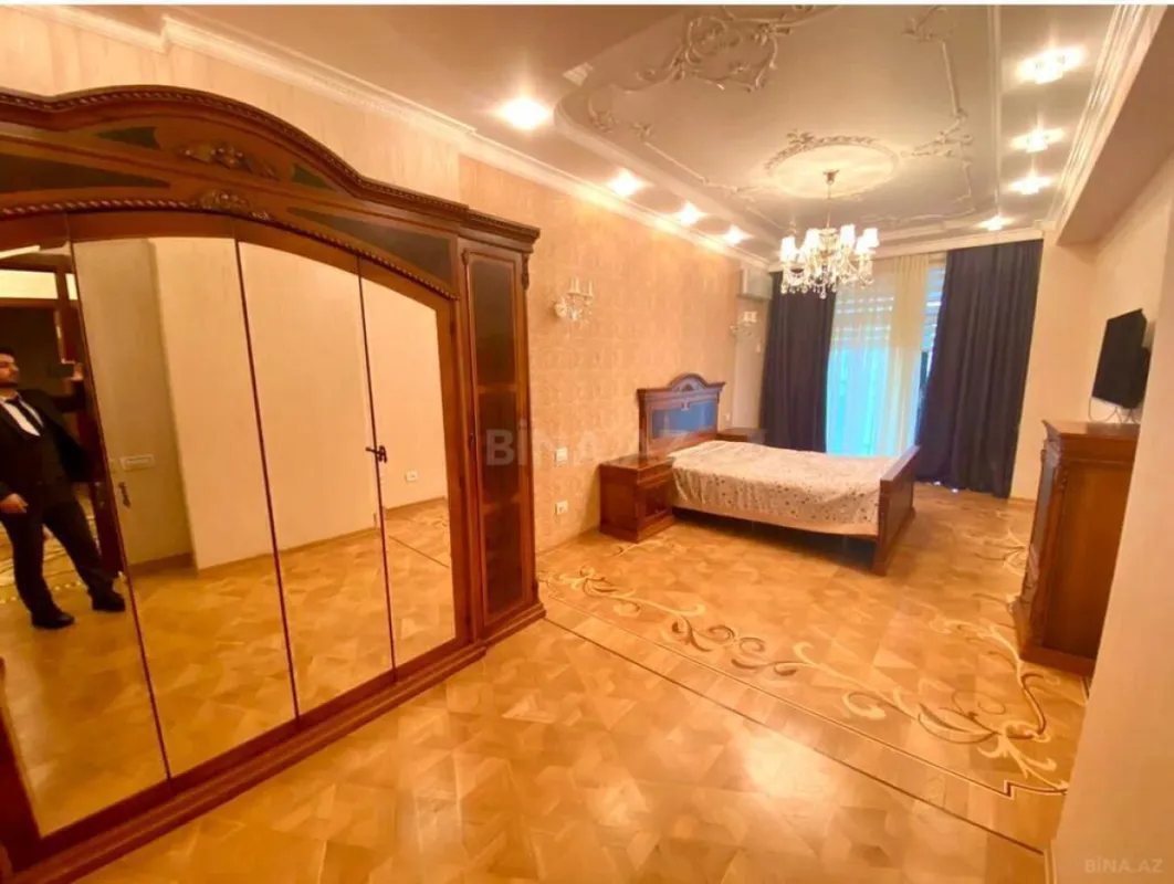 Satılır 3 otaqlı mənzil 220 m²