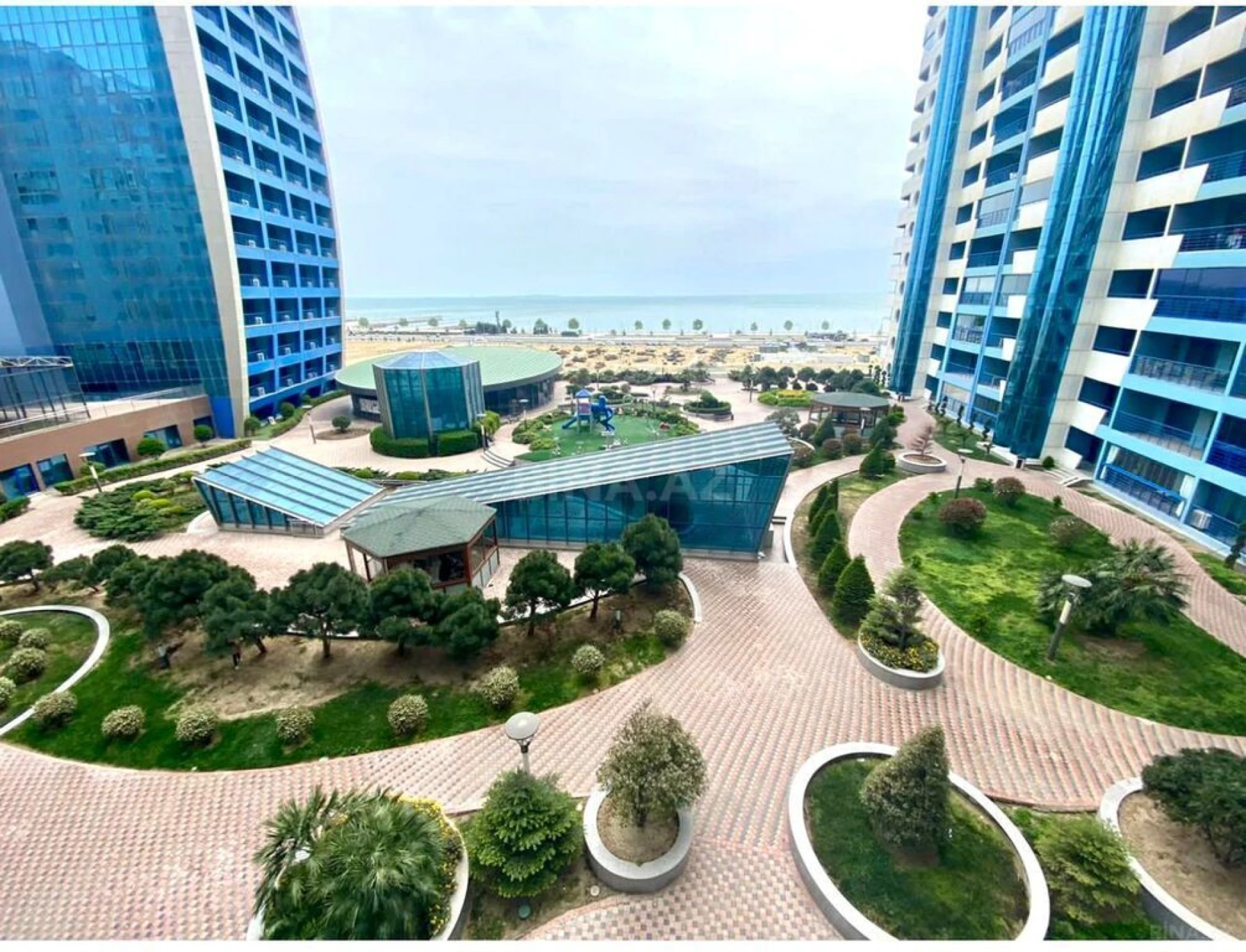 Satılır 3 otaqlı mənzil 220 m²