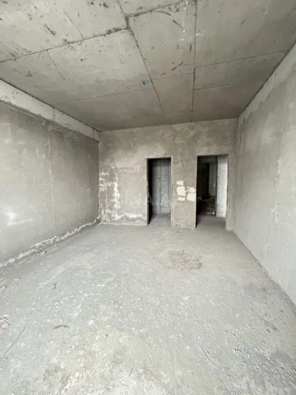 Satılır 4 otaqlı mənzil 162 m²