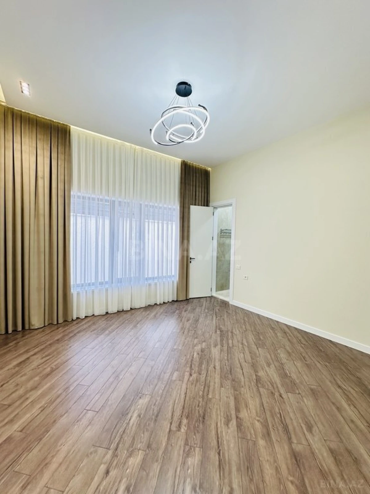 Satılır 5 otaqlı həyət evi 260 m²