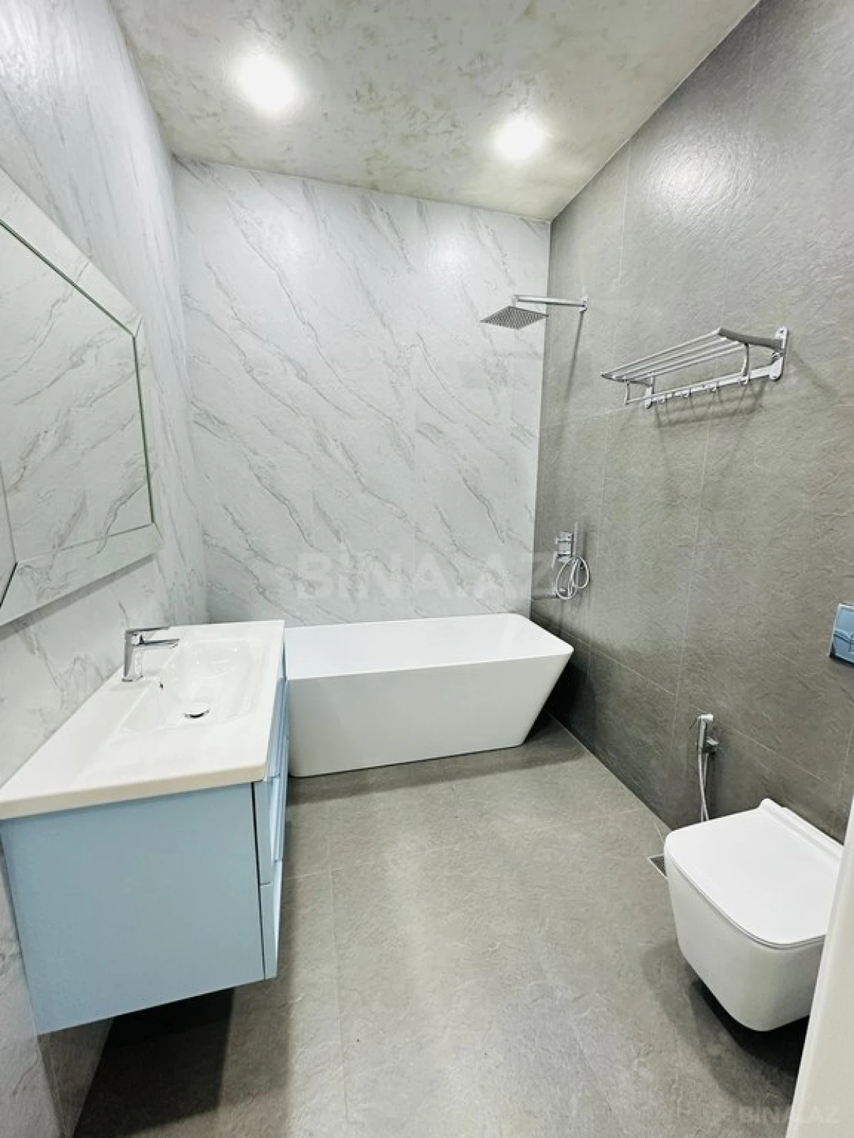 Satılır 5 otaqlı həyət evi 260 m²