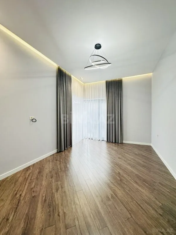Satılır 5 otaqlı həyət evi 260 m²