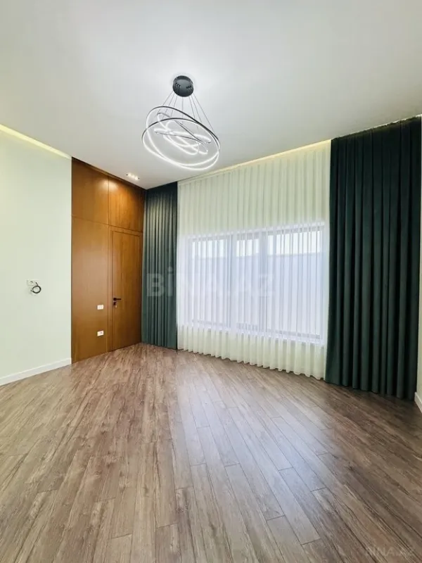 Satılır 5 otaqlı həyət evi 260 m²
